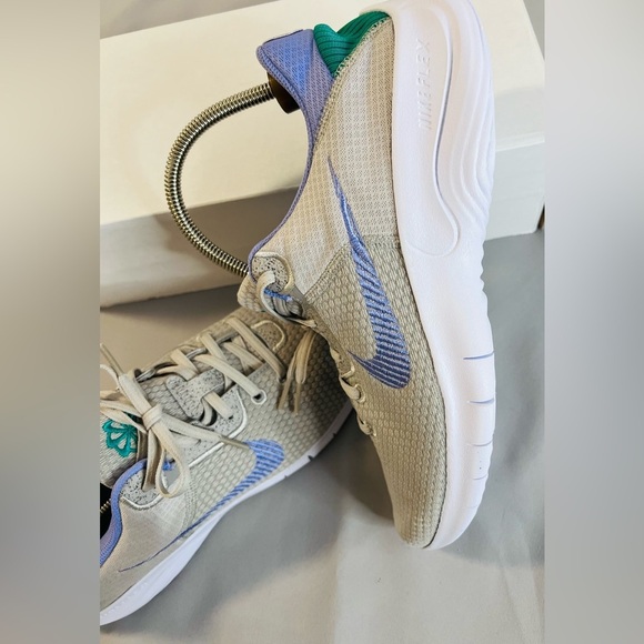 Size 11 - Nike Flex Experience Run 11 Next Nature Gray Women’s NWB - Picture 3 of 9